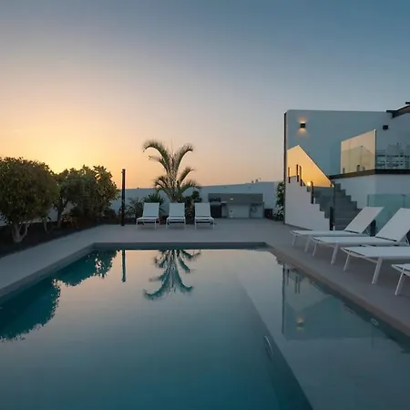 Sunset Sights By Buenavilla Villa