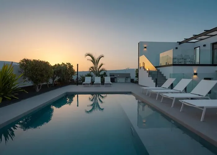 Sunset Sights By Buenavilla Villa