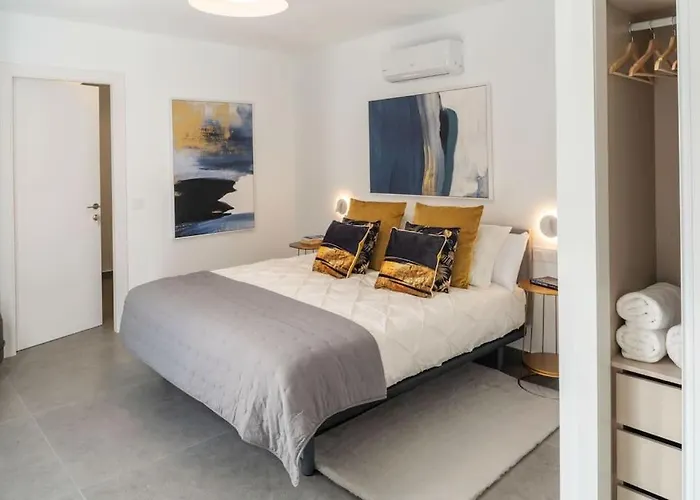 Sunset Sights By Buenavilla Villa *