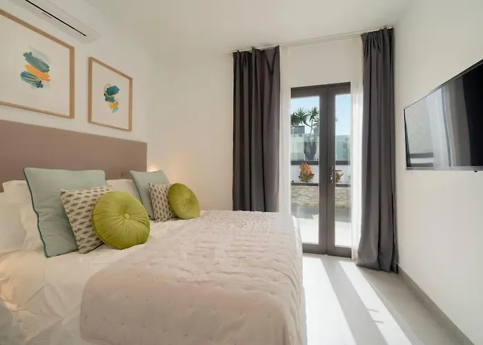 Sunset Sights By Buenavilla Villa