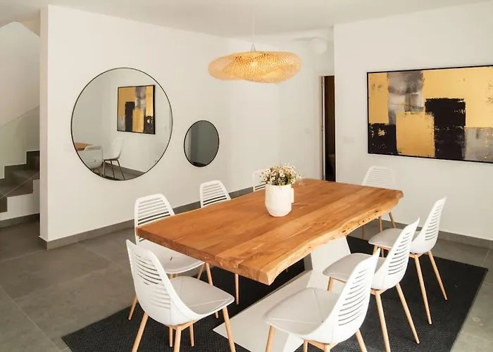 Sunset Sights By Buenavilla *