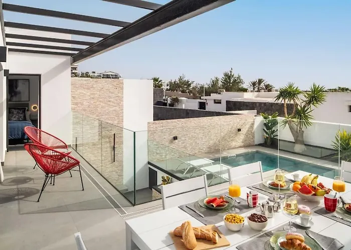 Sunset Sights By Buenavilla וילה